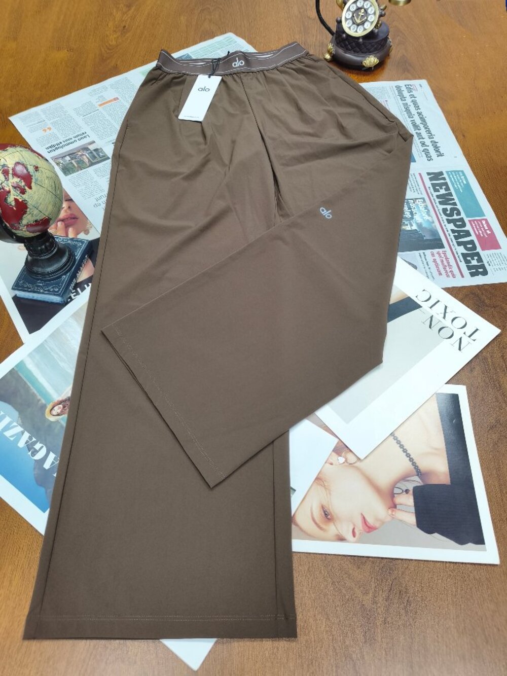 ALO Yoga Espresso/Coffee Brown Regular 30" Inseam Pants NWT✨💞 - Picture 2 of 7